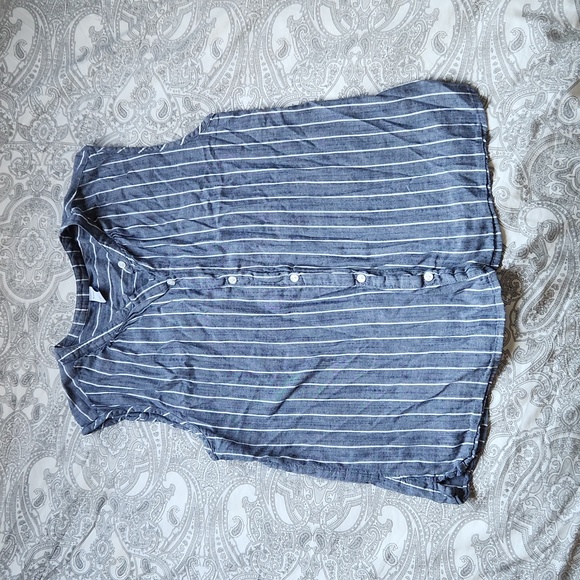 Old Navy button-up blouses, size medium - Picture 6 of 7